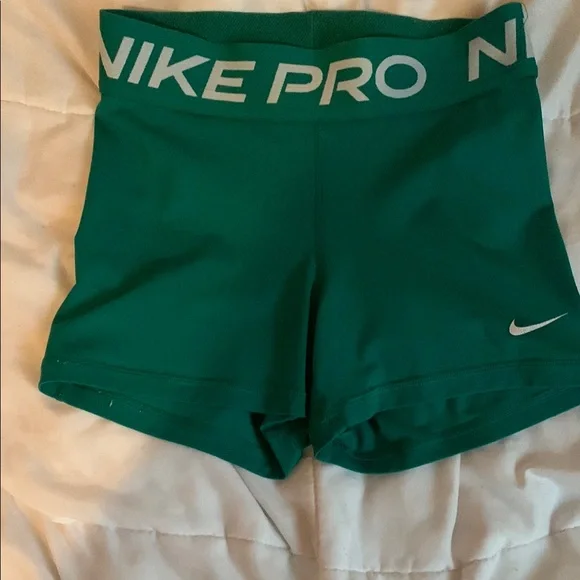 Nike Green Athletic Compression Shorts - Picture 1 of 2